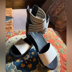 Sorel Black and White Strappy Sandals